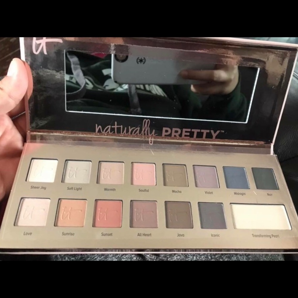 It cosmetics BRAND NEW eyeshadow palette.